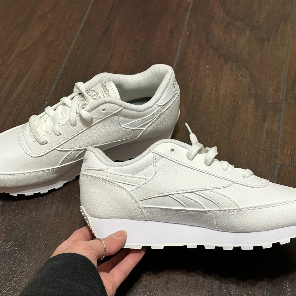 Reebok Renaissance White and Steel Sneakers Size 7.5 - Picture 8 of 10